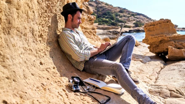 Theo McArthur - Blogging for a Living - Perfect Small Budget Project (Download)